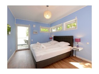 Strandvilla Gezeiten Appartement Deichlicht-Schlafzimmer mit Boxspringbett