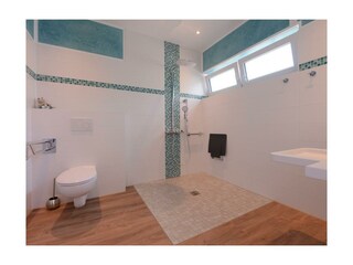 Strandvilla Gezeiten Appartement Deichlicht-rollstuhlgerechtes Badezimmer