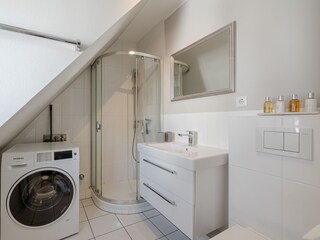 Bad mit Waschmaschine/Trockner