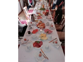 breakfast example in barn-floor