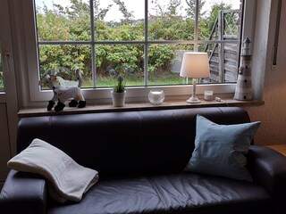 Blick vom Wohnzimmer auf die Südterrasse