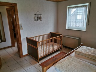 Blick ins Schlafzimmer 1