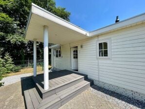 Holiday house Modern Holiday Home in Kaatsheuvel with bubble bath - Udenhout - image1