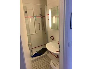 Extra große Dusche