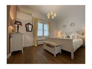 Schlafzimmer mit Bad en suite, klimatisiert