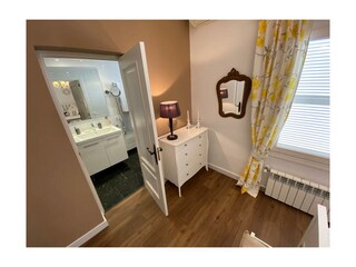 Schlafzimmer mit Bad en suite, klimatisiert