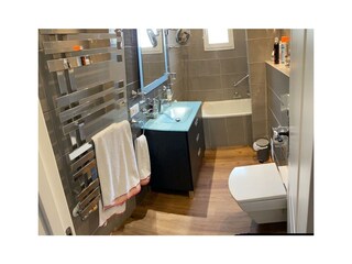 Eines der Badezimmer