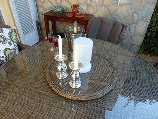 Hier kann man bei schlechterm Wetter draußen sitzen!