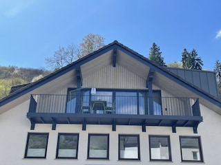 Ferienwohnung mit großem Balkon im Obergeschoss