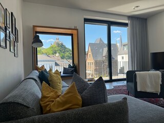 Wohnzimmer mit Aussicht zur Burg