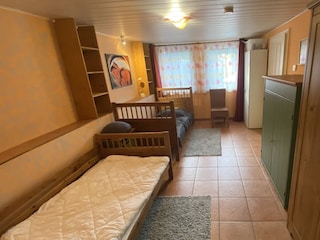 vierter Schlafbereich im Erdgeschoss (2 Einzelbetten)