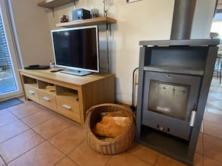 TV / Internet (Glasfaser) sowie einen Kamin