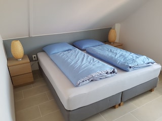 Schlafzimmer 1