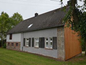 Vakantiehuis Comfortabele vrijstaande woning met grote tuin en schitterend bosrijk uitzicht - Olzheim - image1