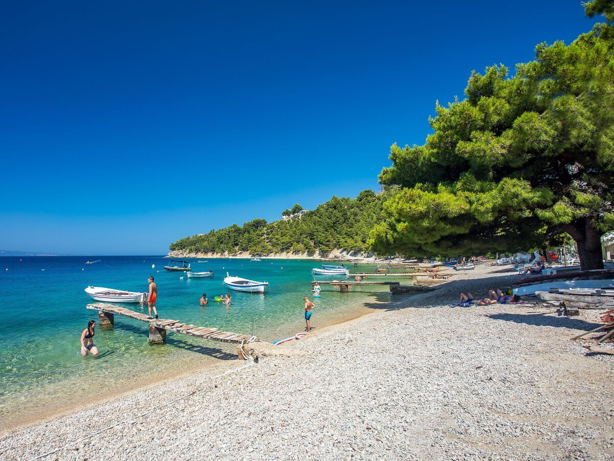 Omiš Riviera mit Sand- und Kiesstrand, 7 km entfernt