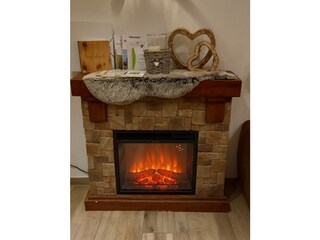 Knisternder Elektrokamin zum chillen