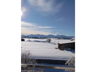 Sicht vom Balkon in die Berge