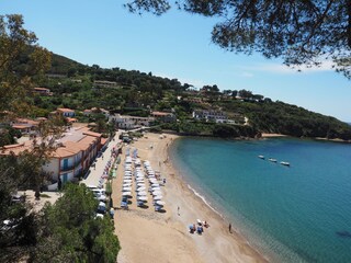 Der Strand von Pareti.