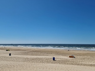 Der unglaublich breite Sandstrand in Sint Maartenszee