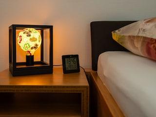 Die farbenfrohe Nachttischlampe