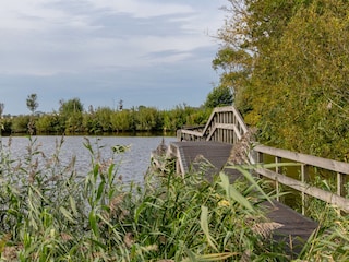 Einer der beiden Angelseen vor dem Park