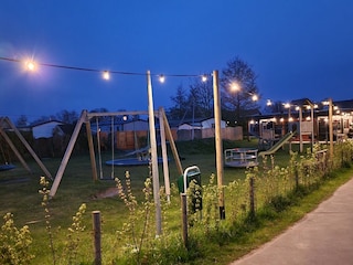 Der Kinderspielplatz am Abend