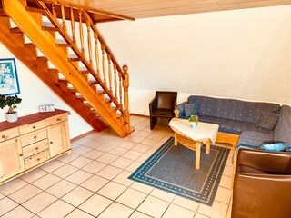 Wohnzimmer, Treppe zum Dachgeschoss