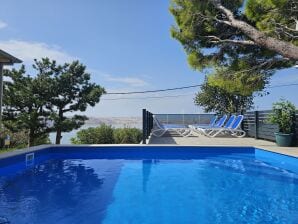 Holiday house Beachfront House Ivana with Pool - Karlobag - image1