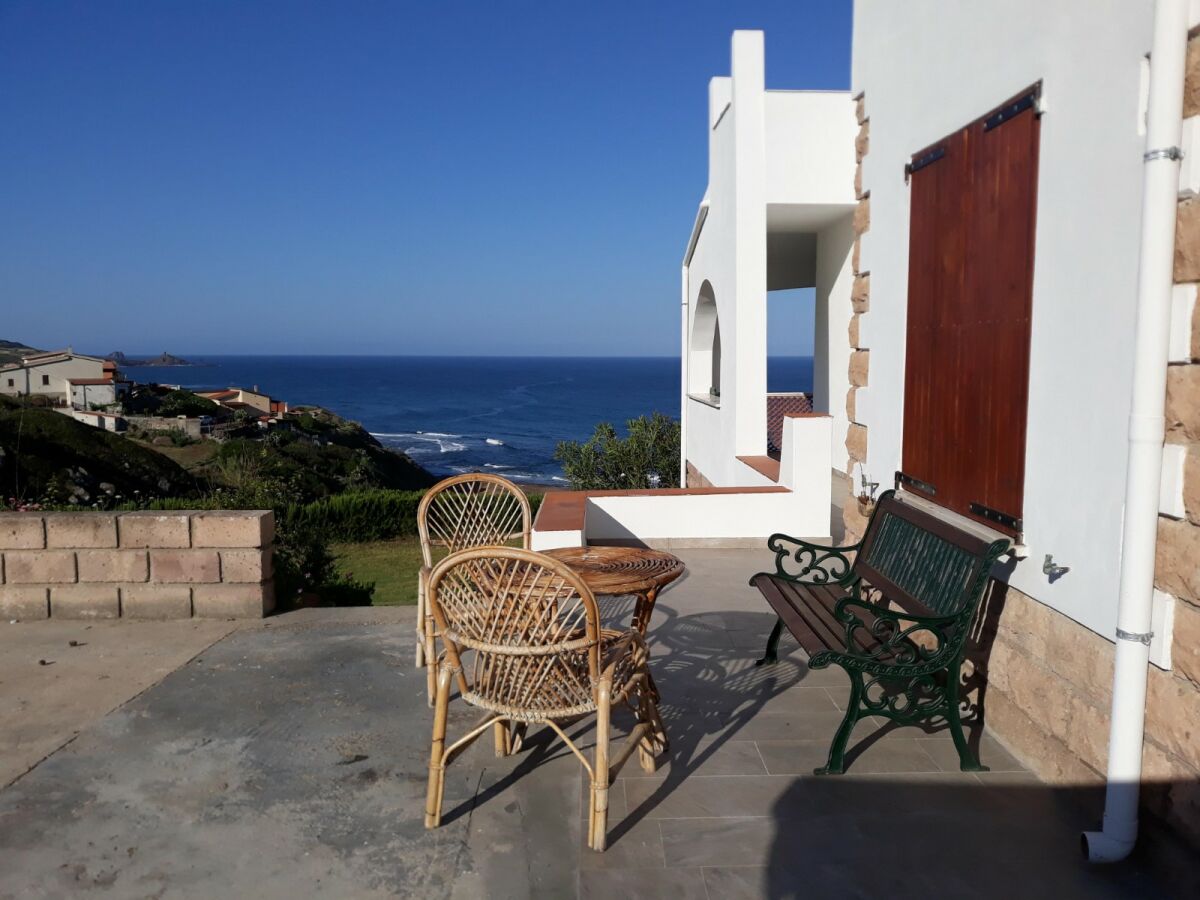 seitliche Terrasse mit Meerblick