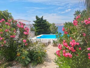 Anita met Zwembad - Top 1