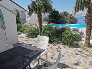 Anita with Pool - Top 2