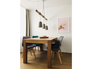 Esstisch für vier Personen