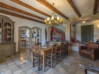 Villa Barat Caratteristiche 9