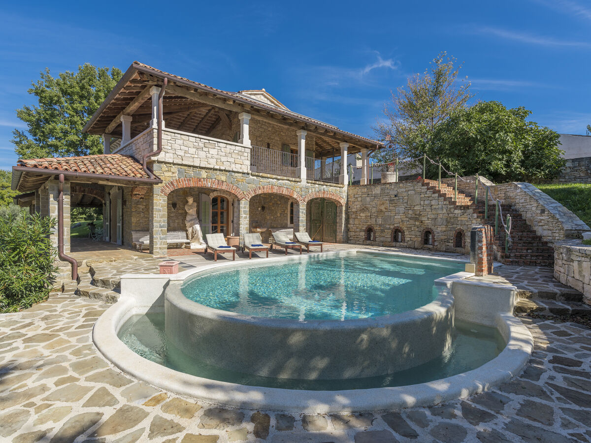 Villa with pool in Barat