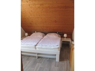 1tes Schlafzimmer 41-09-02