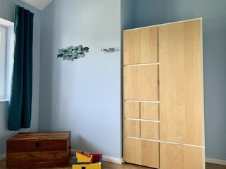 Großzügiger Kleiderschrank