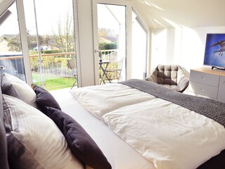 Schlafzimmer mit Doppelbett (180x200cm)