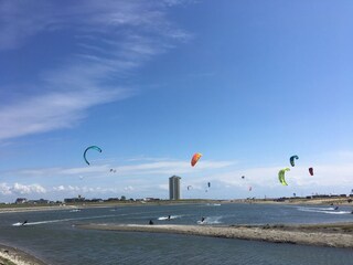 Kitesurfer in der Lagune