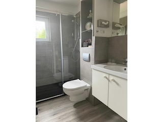 Badezimmer mit Fenster