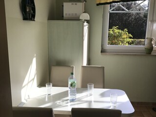 Essplatz in der Küche mit Platz für 5 Personen