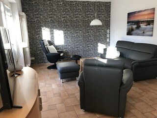 Wohnzimmer - hell und neu eingerichtet