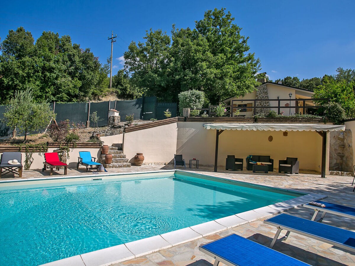 Casa Betty - Pool, umgeben von Wald und Vegetation