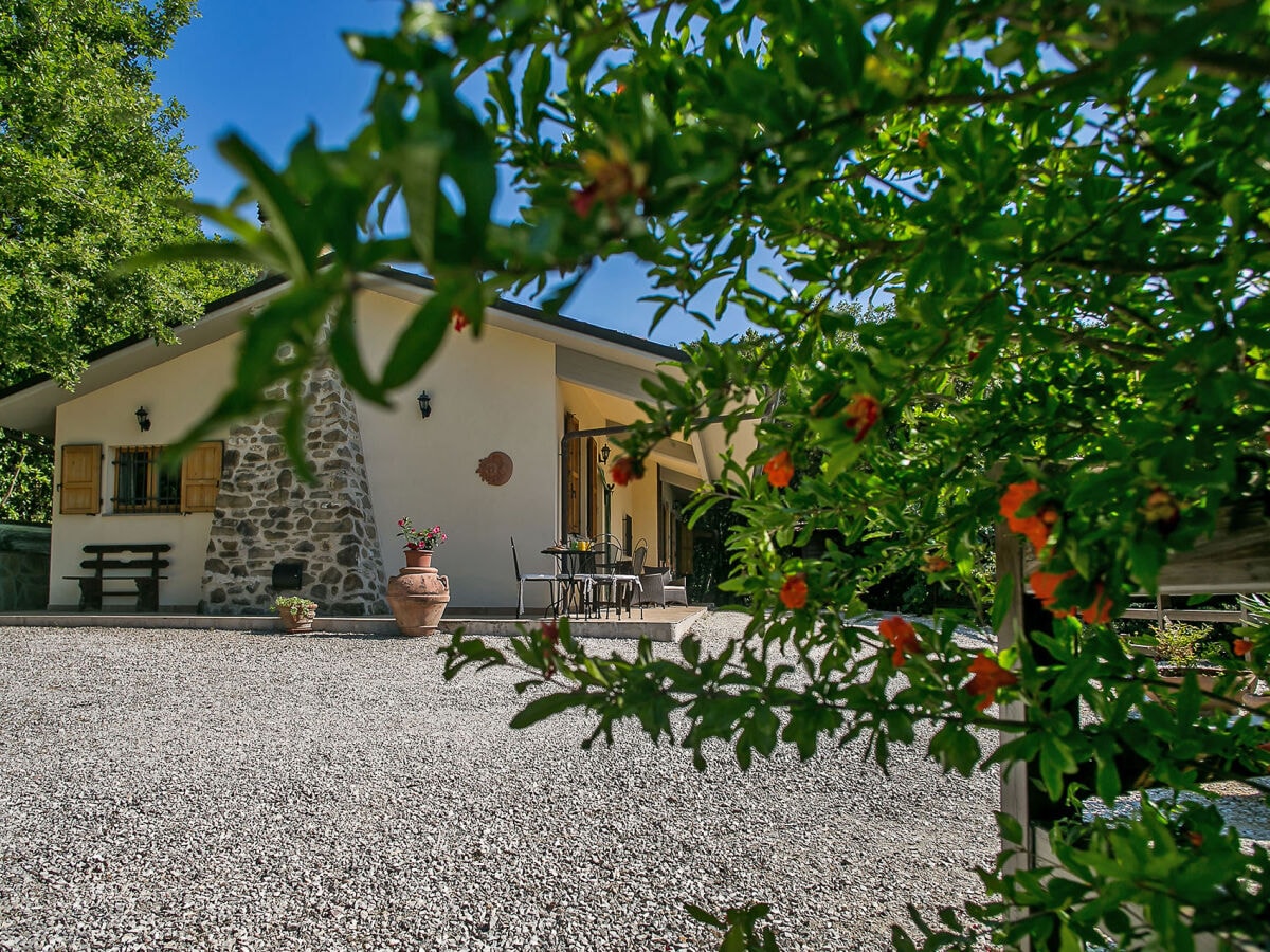 Casa Betty - Parkplatz auf dem Grundstück