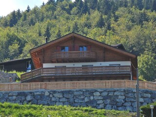 verschiedene Balkone und Terrassen