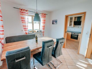 Esszimmer mit Blick zur Küche
