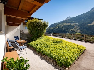 Terasse mit Blick auf die Berge