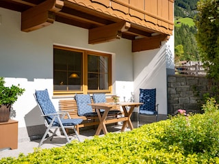 Terasse mit Blick auf die Berge