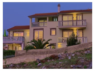 Villa mit beheiztem Pool & Meerblick