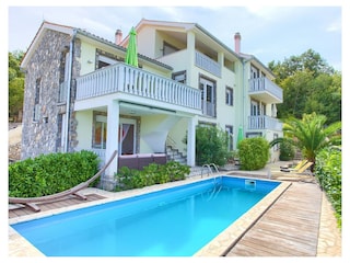 Villa mit beheiztem Pool & Meerblick