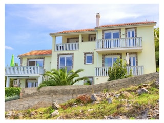 Villa mit beheiztem Pool & Meerblick